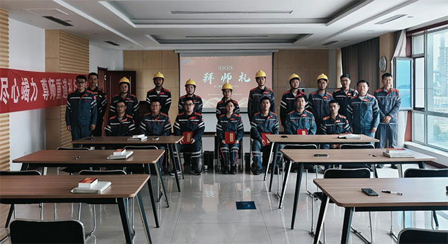 上行下效尽心极力，尊师沉路礼行ca88